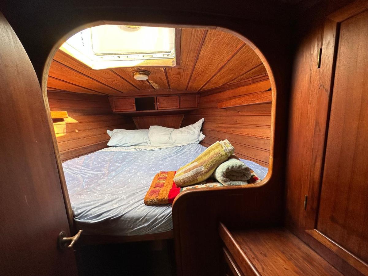 Unique Wooden Sail Yacht + 2 Bikes Included! Hotel Sant Adria de Besos Exterior photo